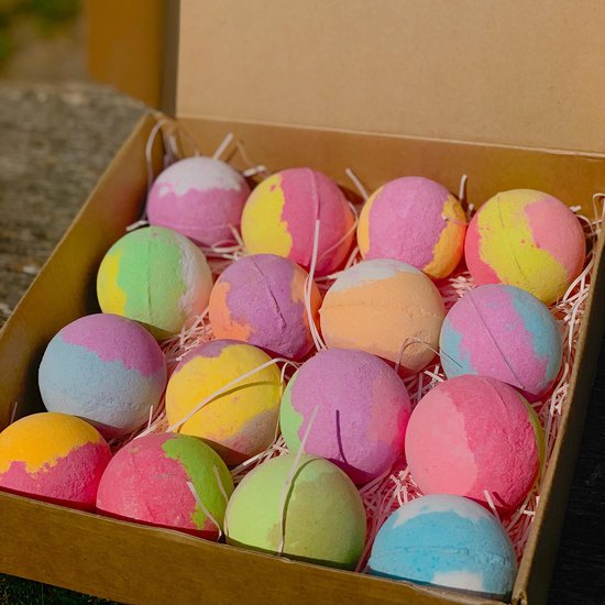 SOAKD ® Bruisballen Set van 16 × 100g XXL - Bevat Essentiële Oliën - Handgemaakte & Natuurlijke Bruisballen - Kleurrijk & Geurig