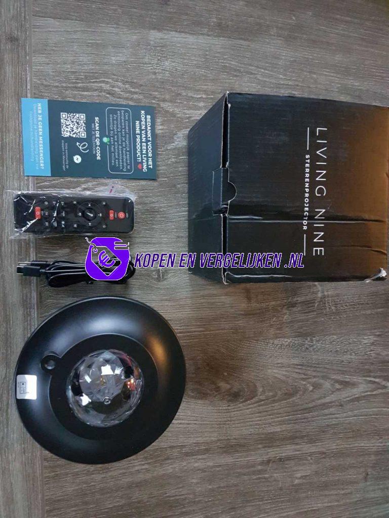 Living Nine sterrenprojector met meegeleverde onderdelen na het uitpakken