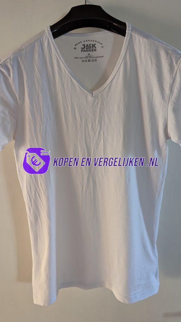 Shirt vóór het stomen met de Samako kledingstomer, met kreukels